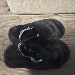 Kendall & Kylie Black Fuzzy Slippers